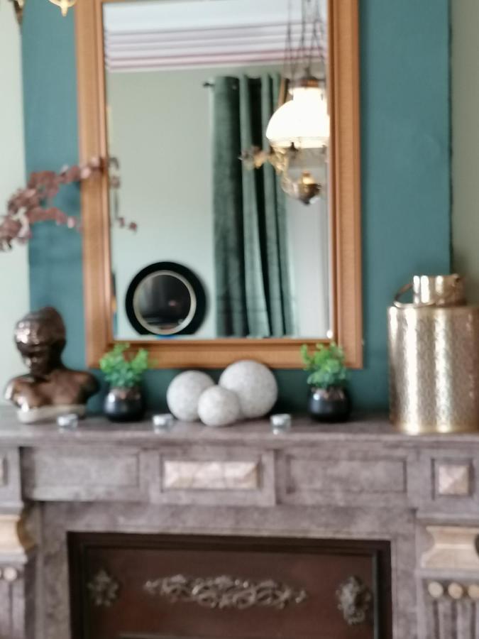 Maison d'hôte Les Notes Endormie Chambre Secrète Berzee Esterno foto