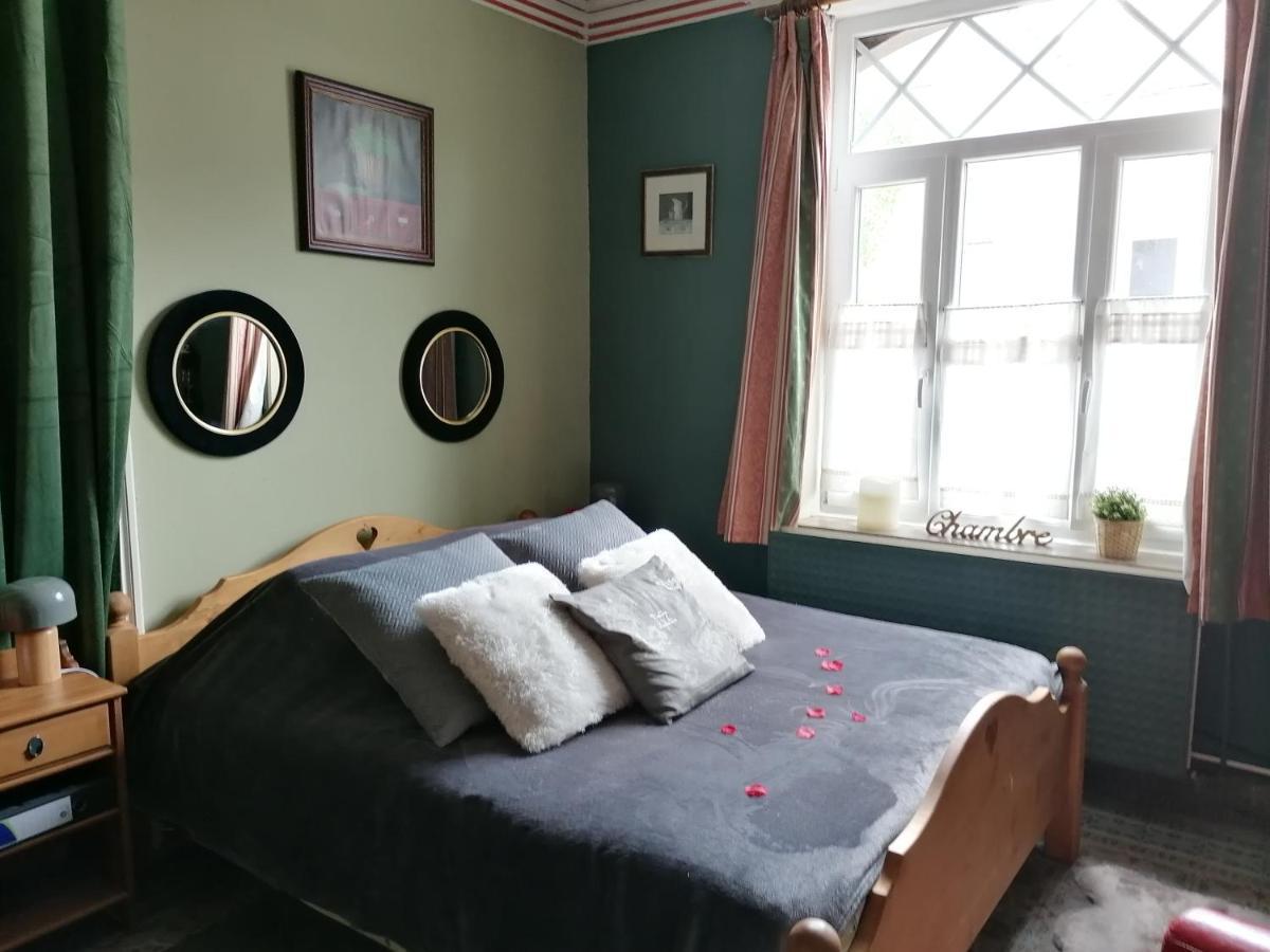 Maison d'hôte Les Notes Endormie Chambre Secrète Berzee Esterno foto
