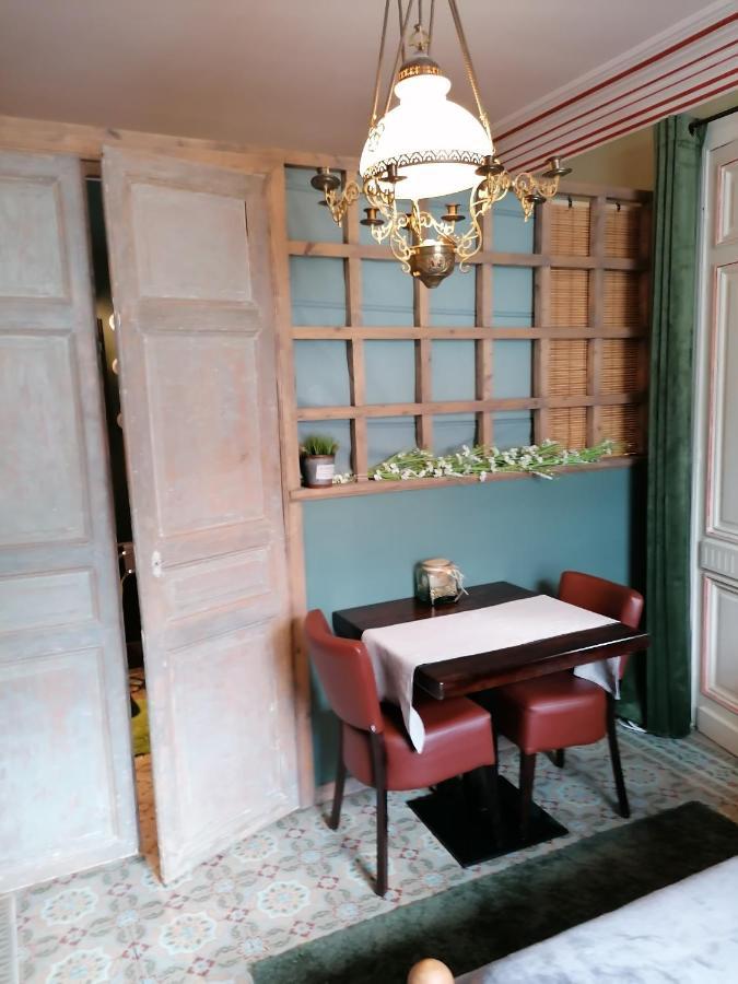 Maison d'hôte Les Notes Endormie Chambre Secrète Berzee Esterno foto
