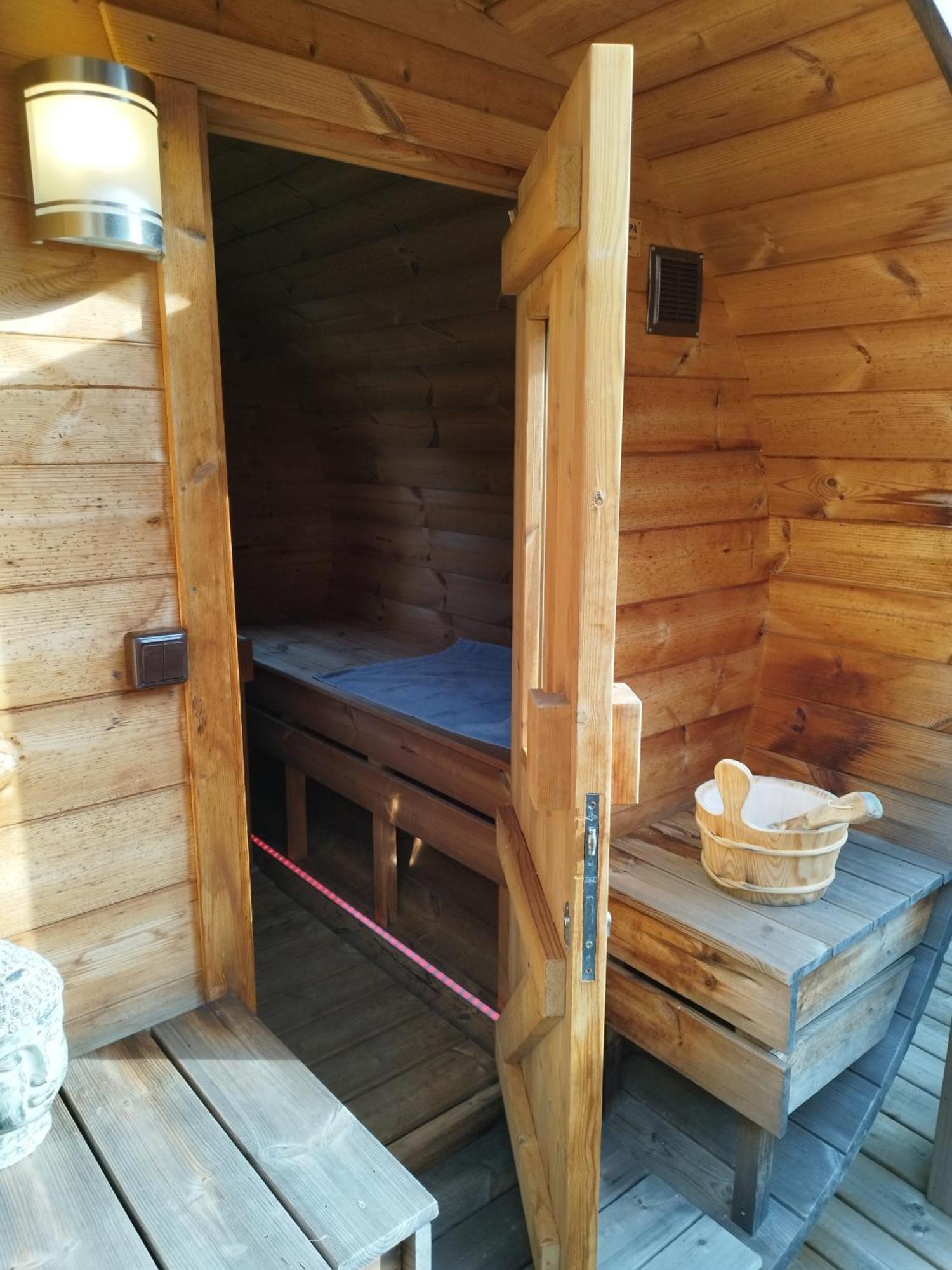 Maison d'hôte Les Notes Endormie Chambre Secrète Berzee Esterno foto