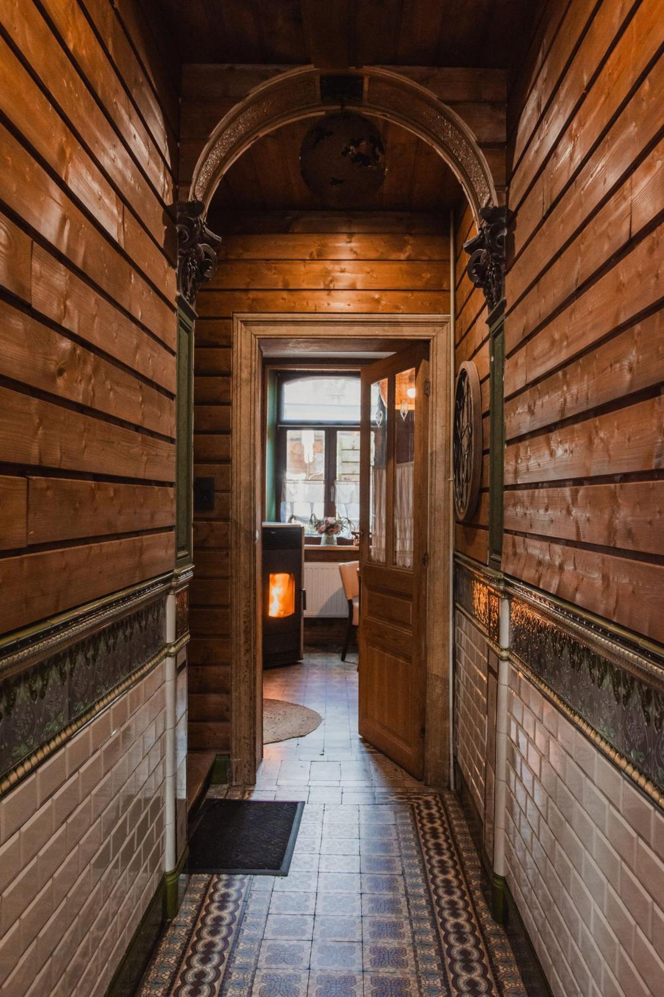 Maison d'hôte Les Notes Endormie Chambre Secrète Berzee Esterno foto